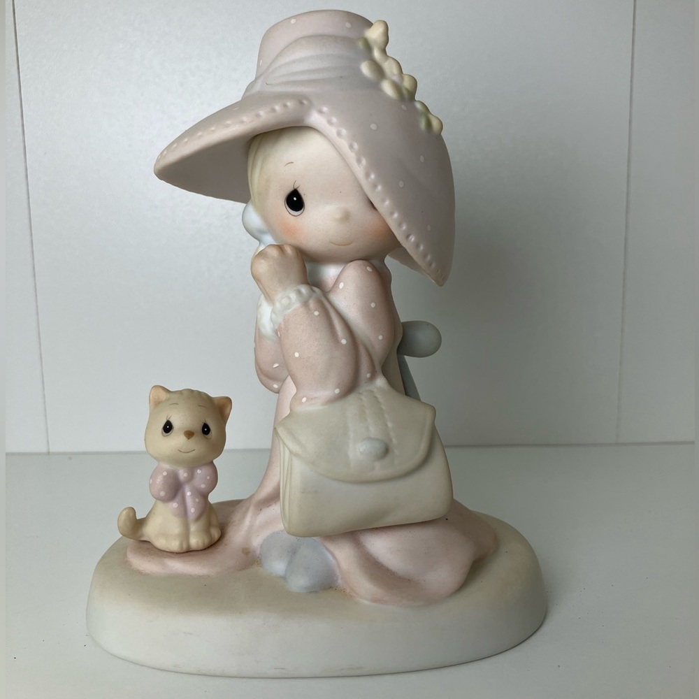 Vintage Collectible 1983 “To A Very Special Mom” Precious Moments